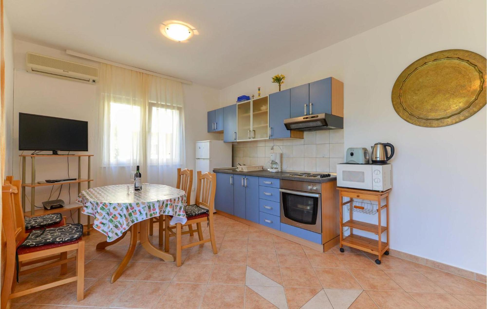 1 Bedroom Nice Apartment In Zadar Exterior foto