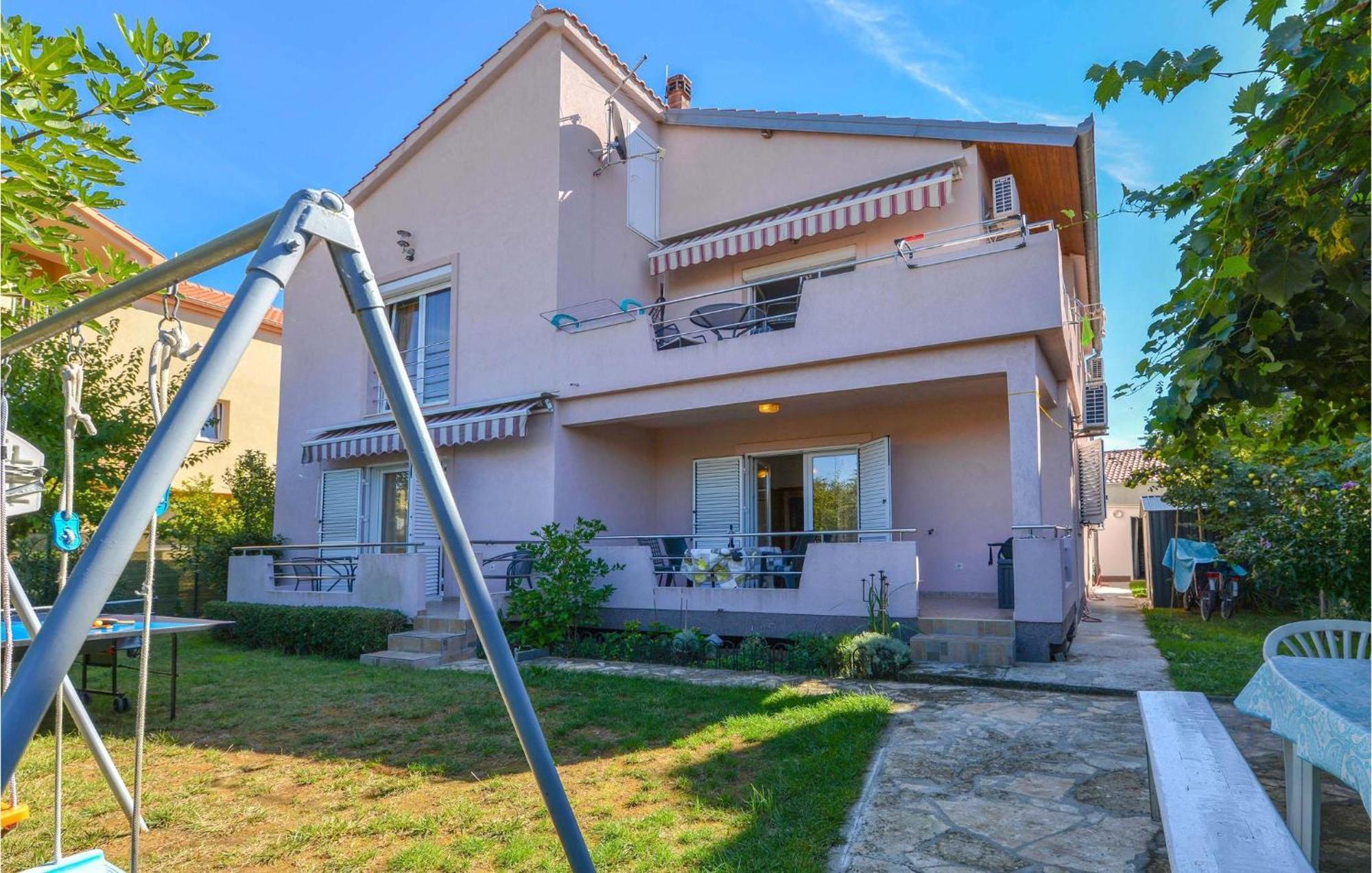 1 Bedroom Nice Apartment In Zadar Exterior foto